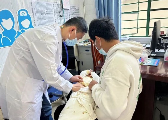 5名上海援滇医疗队员到镇沅县开展帮扶