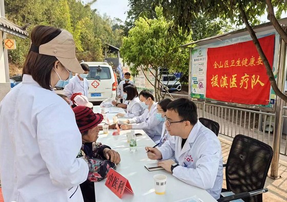 镇沅县人民医院开展义诊活动